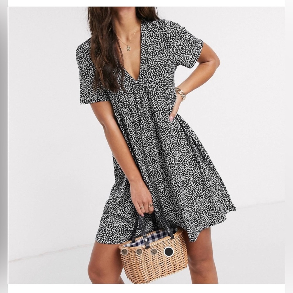 NWT Pull & Bear V-Neck Smocked Ditsy Floral Dress - Size XS